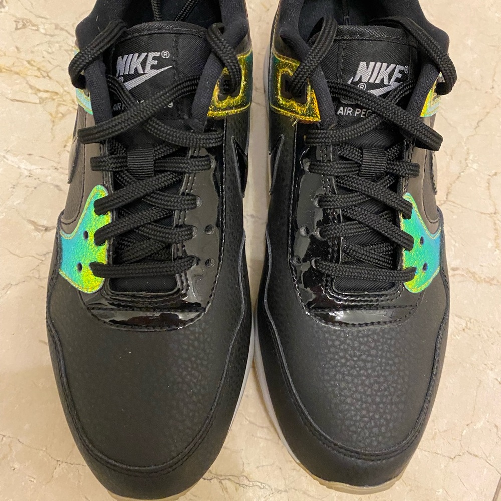 Women’s Nike Sneakers - size 6.5